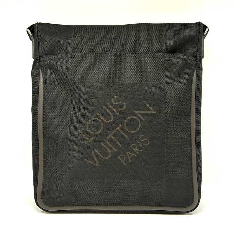 Minimalist Bags For Clean And Modern Aesthetics Louis Vuitton Damier Geant Companion Shoulder Bag M93047 Must-Have Bags At Irresistible Discounts Minimalist Bags For Clean And Modern Aesthetics Louis Vuitton Damier Geant Companion Shoulder Bag M93047 Must-Have Bags At Irresistible Discounts