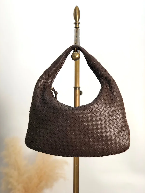 Trendy Bags Bottega Veneta Intrecciato Shoulder bag Hobobag Brown Vintage p4gezk Trendy Handbags, Limited-Time Sale Trendy Bags Bottega Veneta Intrecciato Shoulder bag Hobobag Brown Vintage p4gezk Trendy Handbags, Limited-Time Sale