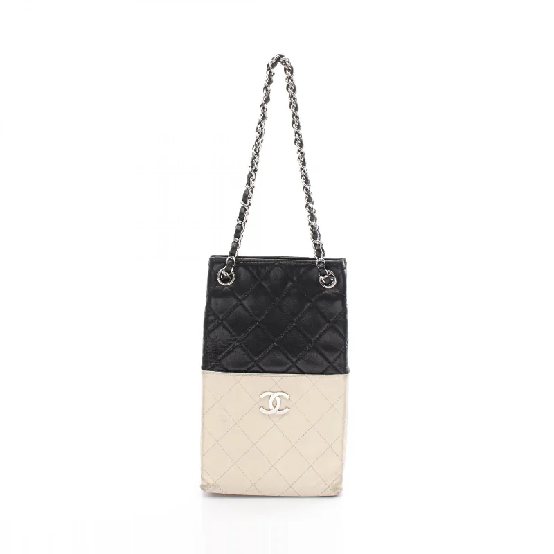 Stylish Bag For Women Chanel Leather Matelasse Shoulder Bag Black/White Upgrade Your Look With Fashionable Bags Stylish Bag For Women Chanel Leather Matelasse Shoulder Bag Black/White Upgrade Your Look With Fashionable Bags