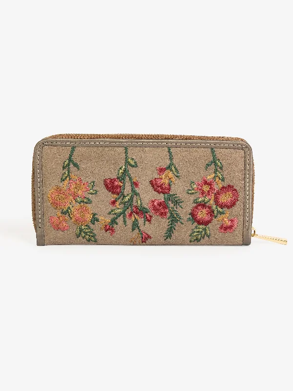 Embroidered Wallet Stylish And Durable Handbags At Great Value