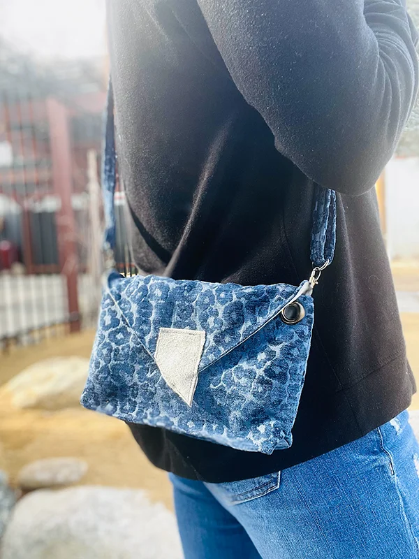 Navy Leopard Clutch Timeless Handbags At Reduced Prices