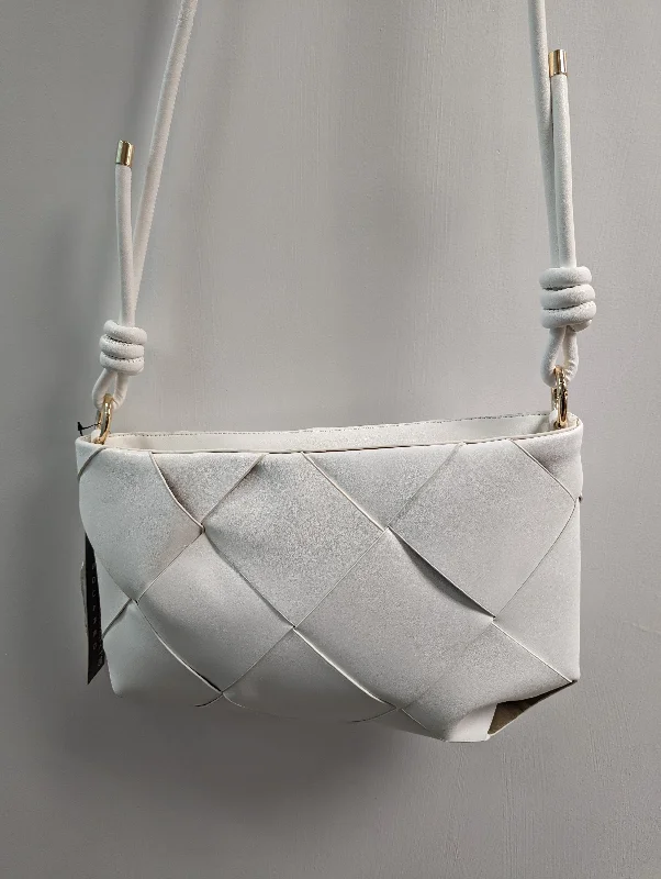 Woven Clutch Fashionable Handbags At Must-Have Prices