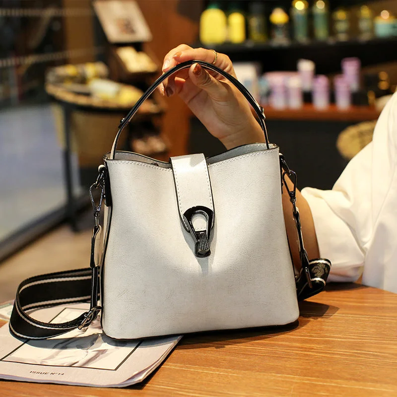 Custom Logo Womens Handbags And Purses New Design Long Strap PU Leather Soft Tote Bags Premium Bags At Special Prices