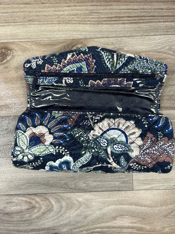 Stylish Bags For Fashion Influencers And Bloggers Makeup Bag By Vera Bradley Trendy Handbags At Limited-Time Discounts Stylish Bags For Fashion Influencers And Bloggers Makeup Bag By Vera Bradley Trendy Handbags At Limited-Time Discounts