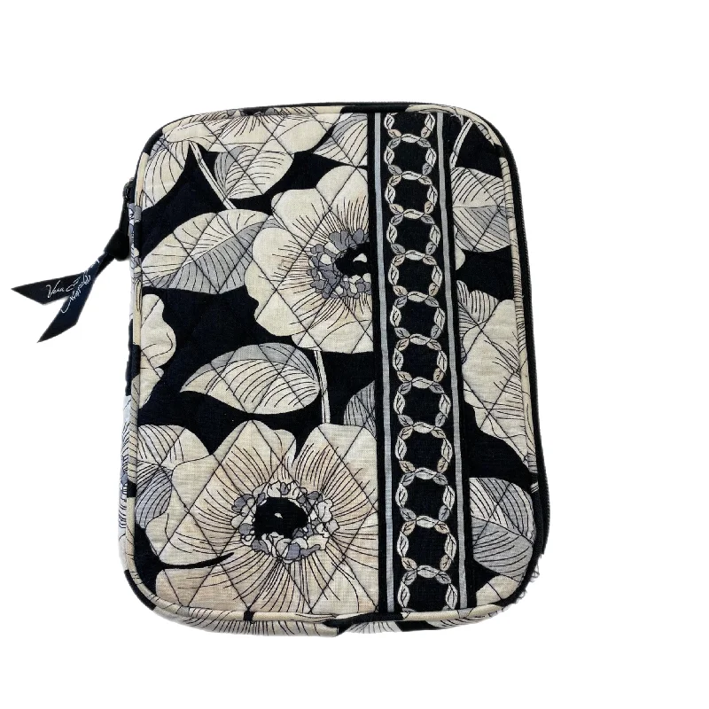 Customizable Bags For Personalized Style Makeup Bag By Vera Bradley Trendy Purses At Unbeatable Discounts Customizable Bags For Personalized Style Makeup Bag By Vera Bradley Trendy Purses At Unbeatable Discounts